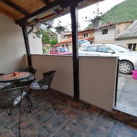 Ivona Apartment *